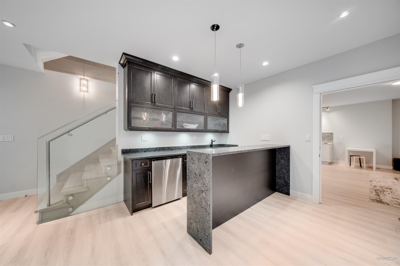 656 Blue Mountain Street - Coquitlam West Single Family Residence for Sale, 7 Bedrooms (R3034067)# - 15