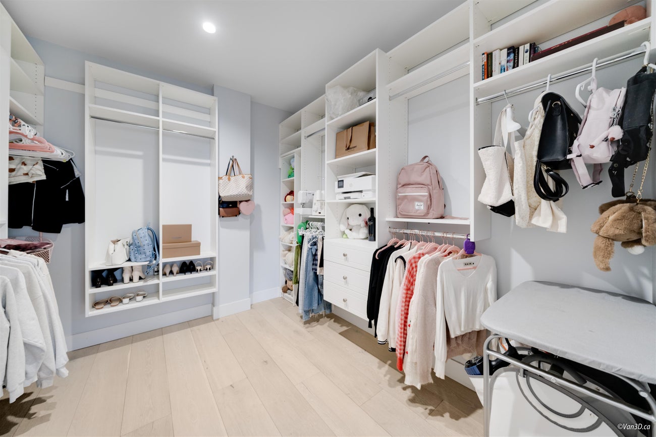 656 Blue Mountain Street - Coquitlam West Single Family Residence for Sale, 7 Bedrooms (R3034067)# - 27