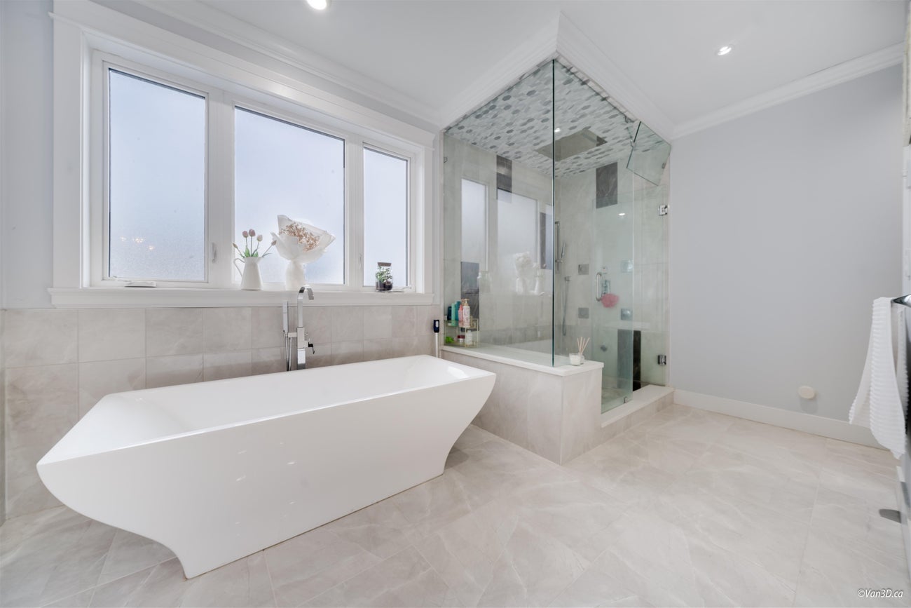 656 Blue Mountain Street - Coquitlam West Single Family Residence for Sale, 7 Bedrooms (R3034067)# - 28