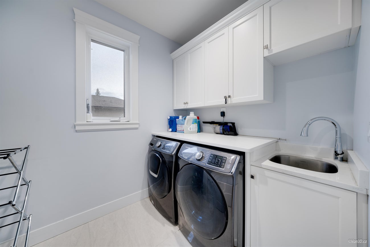 656 Blue Mountain Street - Coquitlam West Single Family Residence for Sale, 7 Bedrooms (R3034067)# - 34