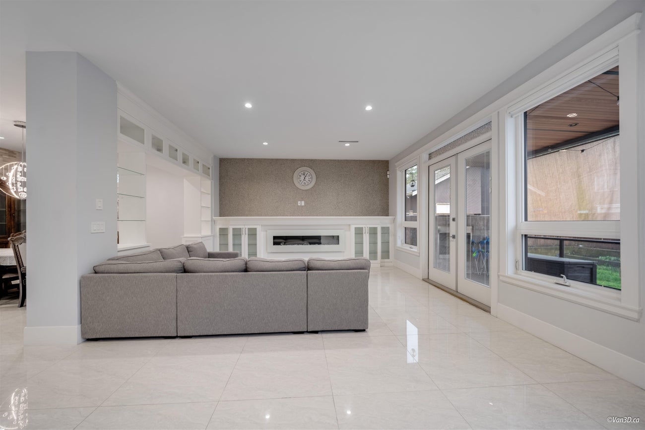 656 Blue Mountain Street - Coquitlam West Single Family Residence for Sale, 7 Bedrooms (R3034067)# - 9