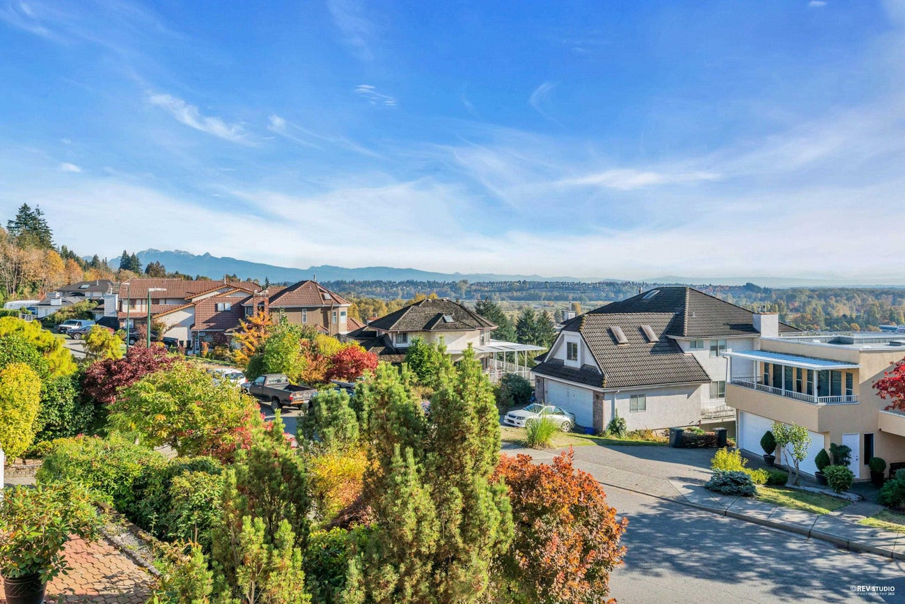 2233 Monashee Court - Coquitlam East single-family-residence for Sale, 6 Bedrooms (R3034117)# - 3