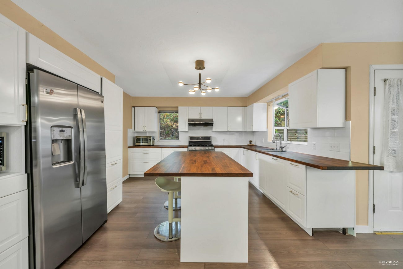 2233 Monashee Court - Coquitlam East Single Family Residence for Sale, 6 Bedrooms (R3034117)# - 6