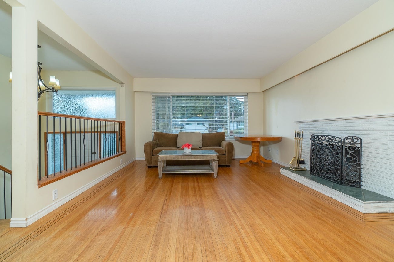 699 Duval Court - Central Coquitlam Single Family Residence for Sale, 6 Bedrooms (R3034995) #3