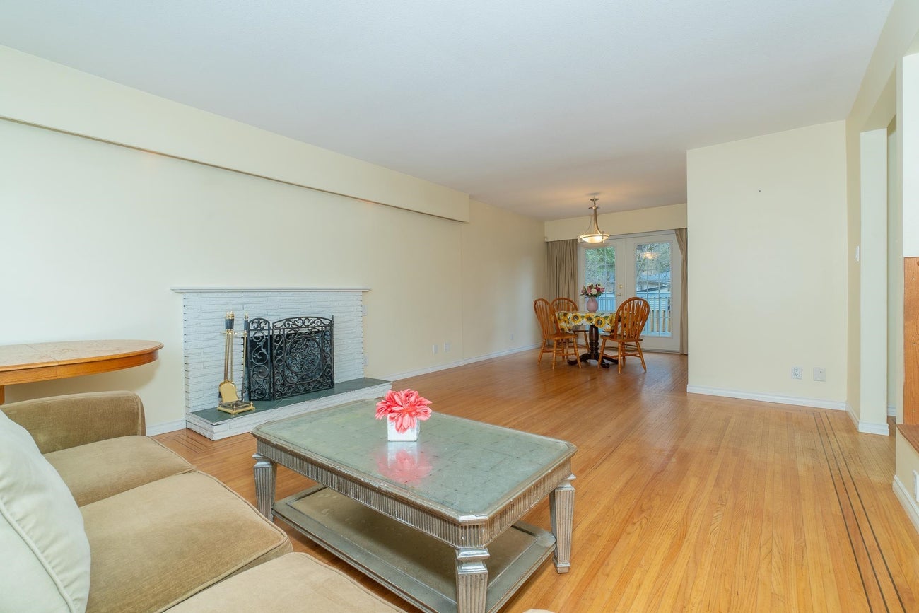 699 Duval Court - Central Coquitlam Single Family Residence for Sale, 6 Bedrooms (R3034995) #4