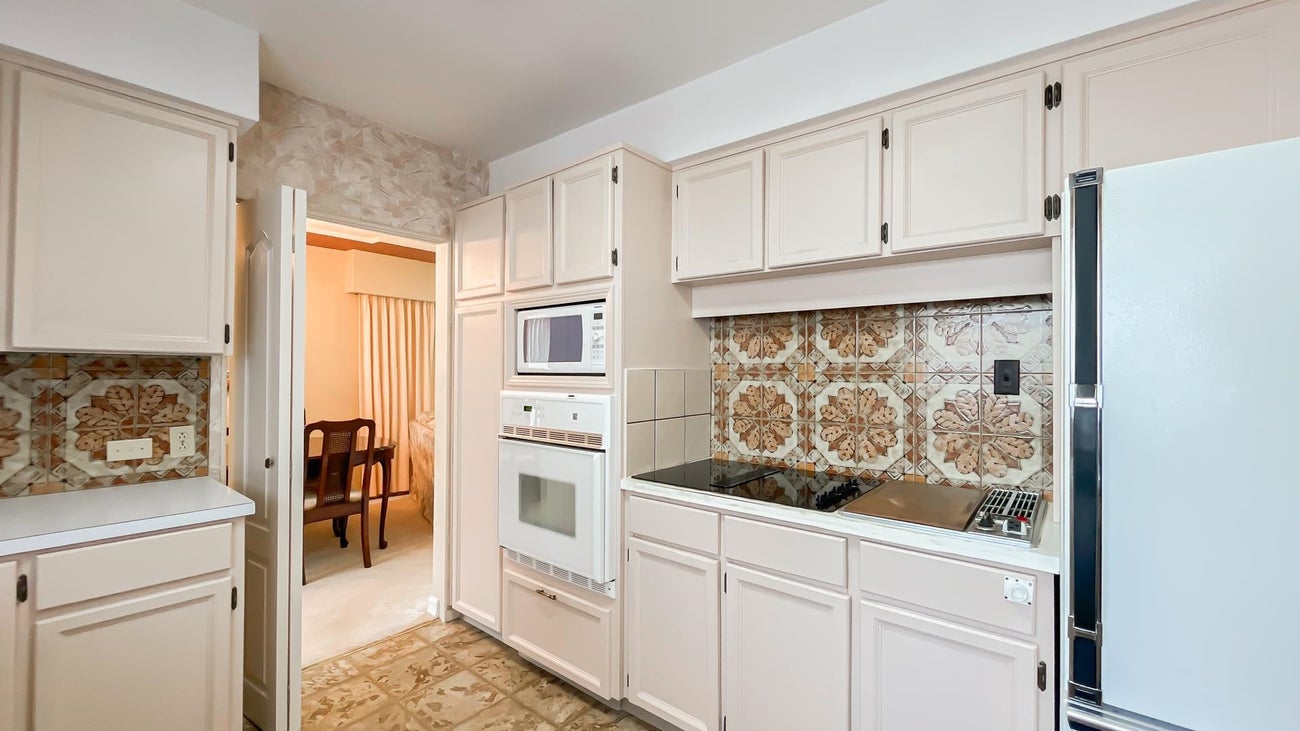803 Edgar Avenue - Coquitlam West Single Family Residence for Sale, 4 Bedrooms (R3036737) #10