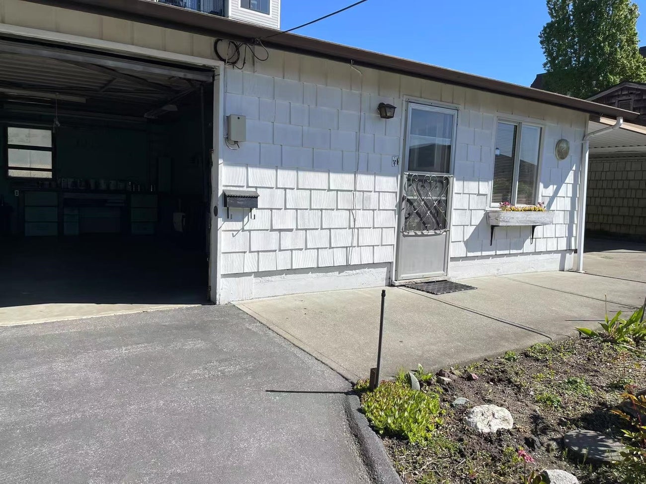 811 Roderick Avenue - Coquitlam West Single Family Residence for Sale, 2 Bedrooms (R3037059) #2