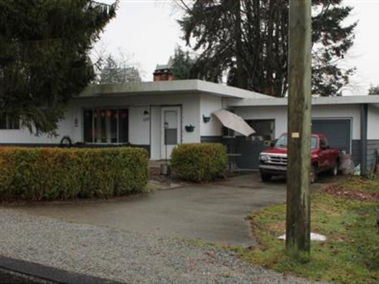516 Cochrane Avenue - Coquitlam West Single Family Residence for Sale, 2 Bedrooms (R3037279) #2