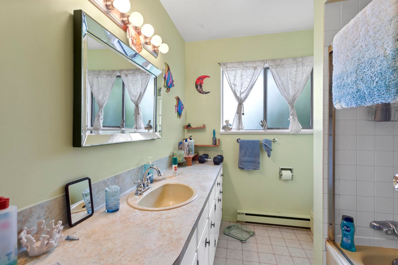 1036 Charland Avenue - Central Coquitlam Other for Sale, 6 Bedrooms (R3037676) #25