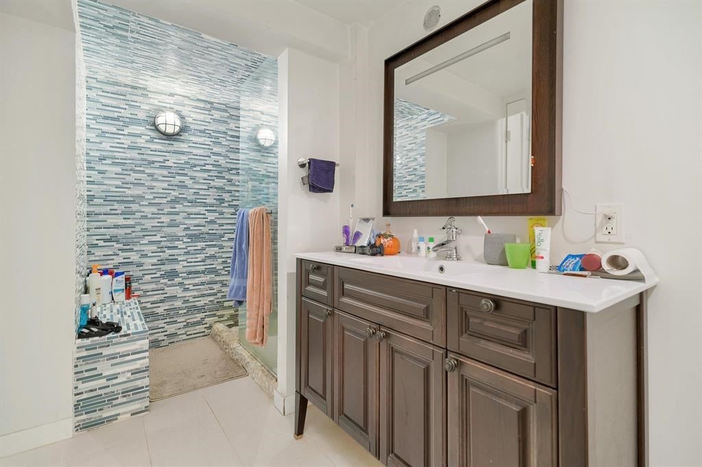 6895 Curtis Street - Sperling-Duthie Single Family Residence for Sale, 5 Bedrooms (R3038435)# - 4