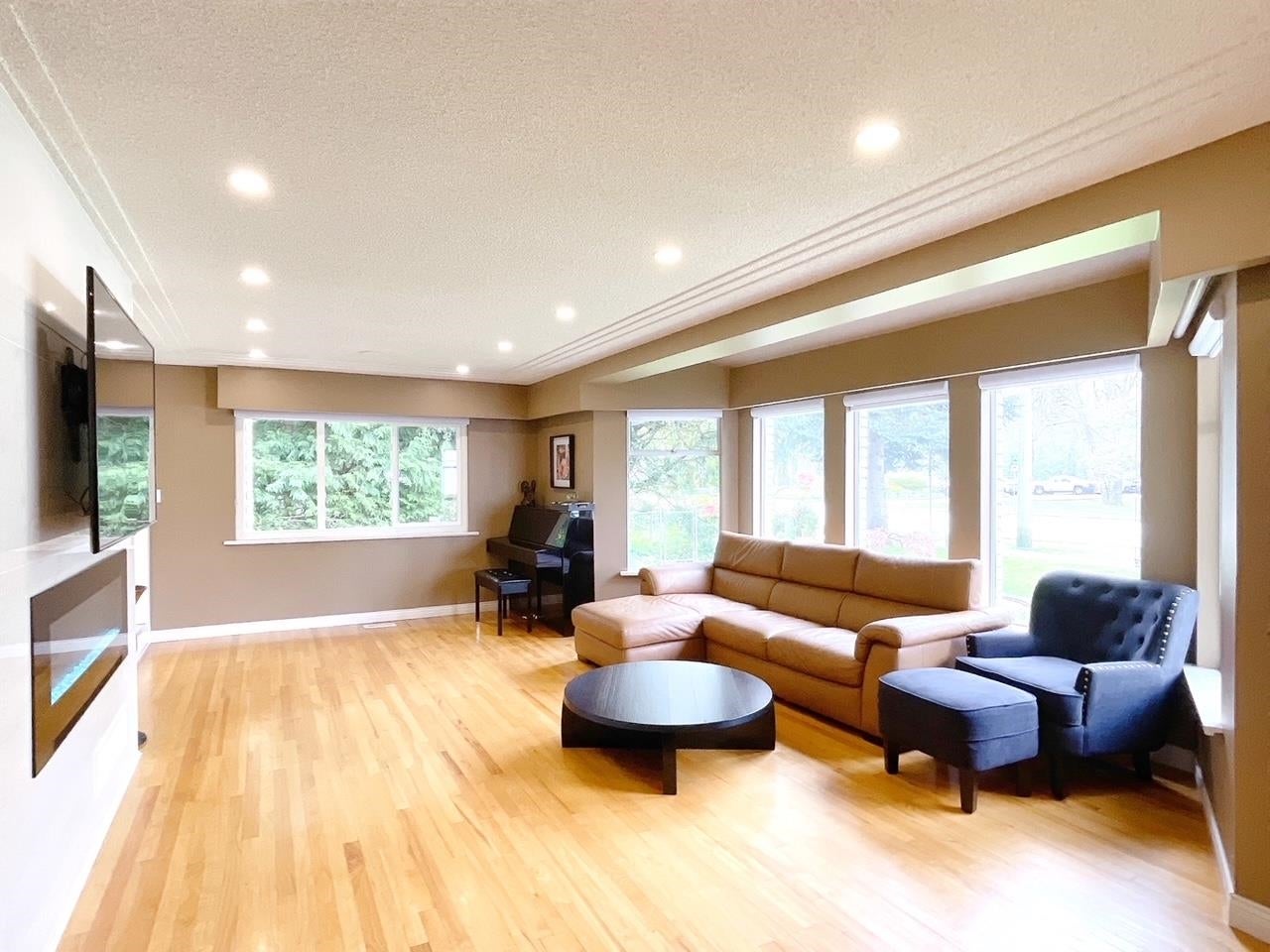 677 Gatensbury Street - Central Coquitlam Single Family Residence for Sale, 5 Bedrooms (R3040538)# - 8