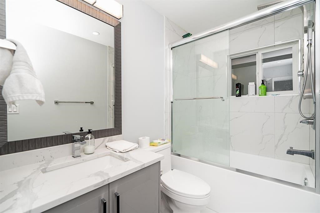 353 Laurentian Crescent - Central Coquitlam Single Family Residence for Sale, 6 Bedrooms (R3040544)# - 18