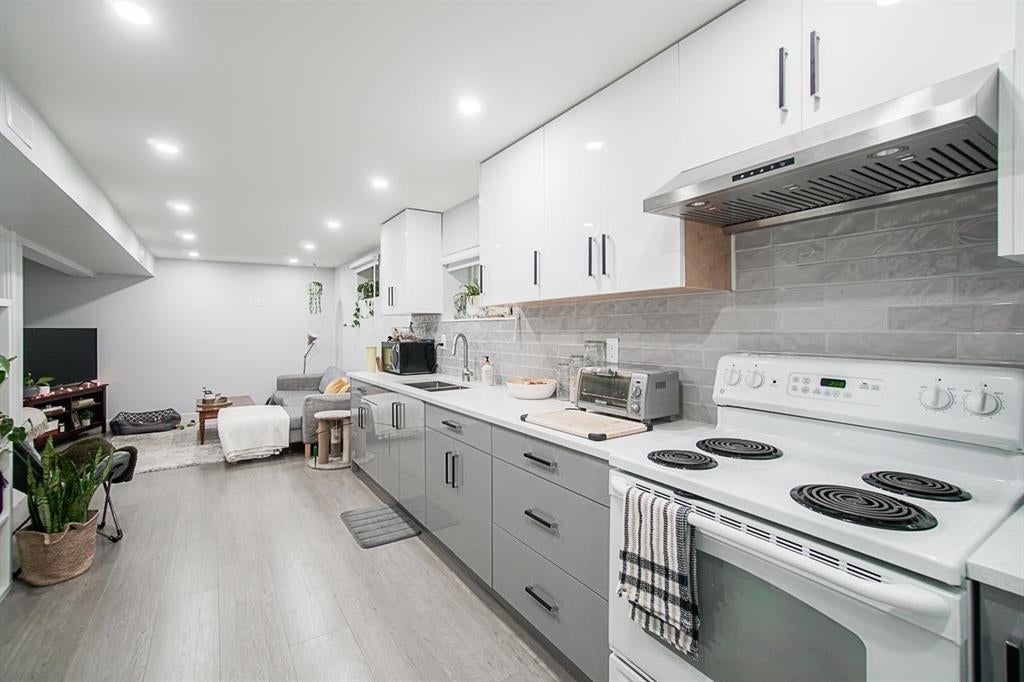 353 Laurentian Crescent - Central Coquitlam Single Family Residence for Sale, 6 Bedrooms (R3040544)# - 19