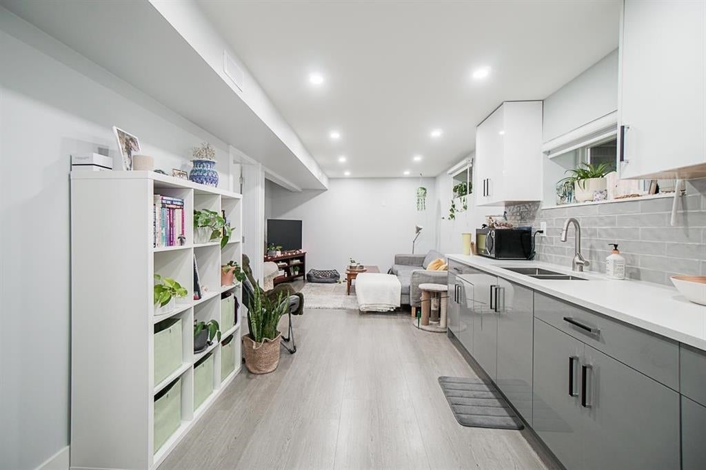 353 Laurentian Crescent - Central Coquitlam Single Family Residence for Sale, 6 Bedrooms (R3040544)# - 20