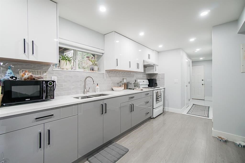 353 Laurentian Crescent - Central Coquitlam Single Family Residence for Sale, 6 Bedrooms (R3040544)# - 23