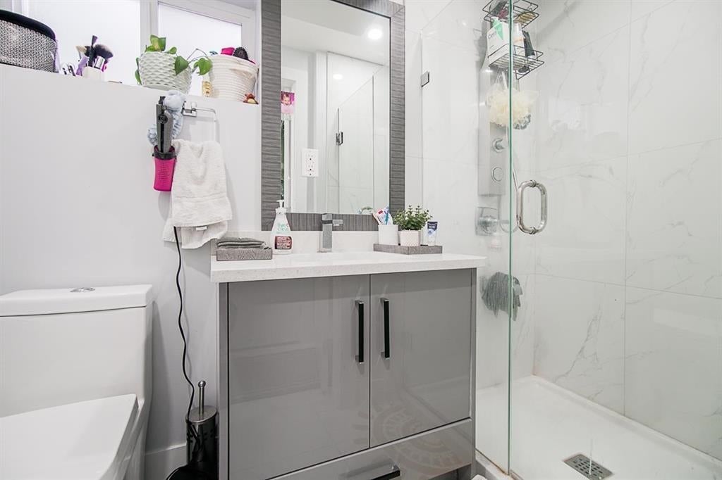 353 Laurentian Crescent - Central Coquitlam Single Family Residence for Sale, 6 Bedrooms (R3040544)# - 24