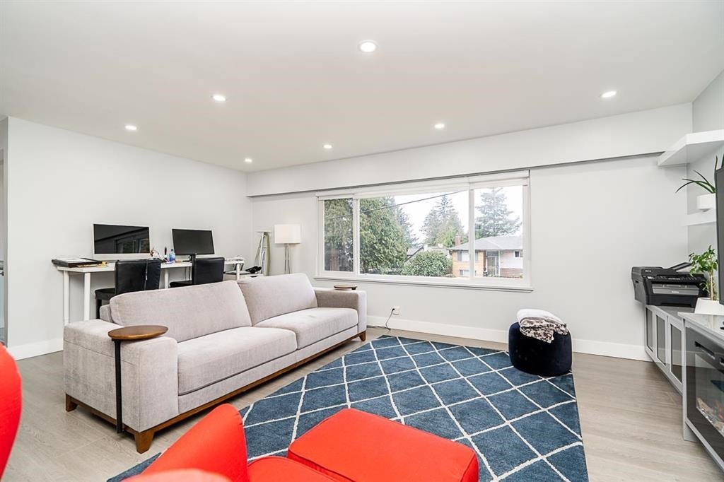 353 Laurentian Crescent - Central Coquitlam Single Family Residence for Sale, 6 Bedrooms (R3040544)# - 4