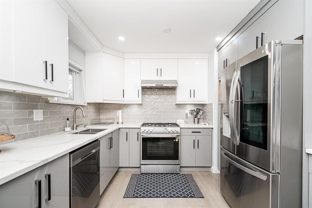 353 Laurentian Crescent - Central Coquitlam Single Family Residence for Sale, 6 Bedrooms (R3040544)# - 9