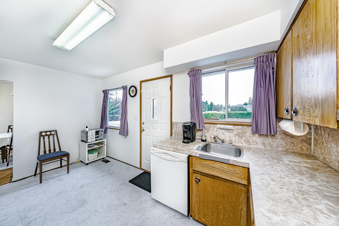 837 Regan Avenue - Coquitlam West Single Family Residence for Sale, 5 Bedrooms (R3040596)# - 13