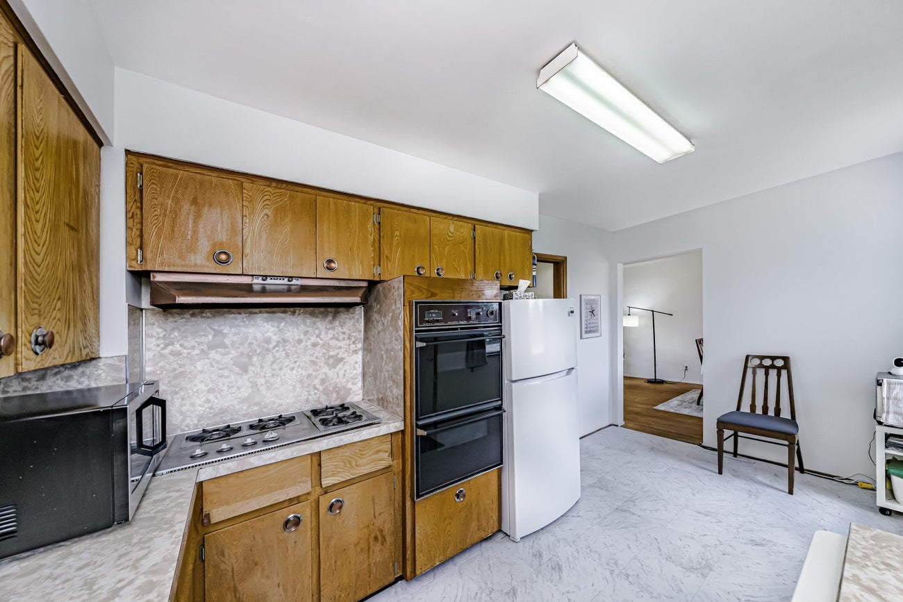 837 Regan Avenue - Coquitlam West Single Family Residence for Sale, 5 Bedrooms (R3040596)# - 16