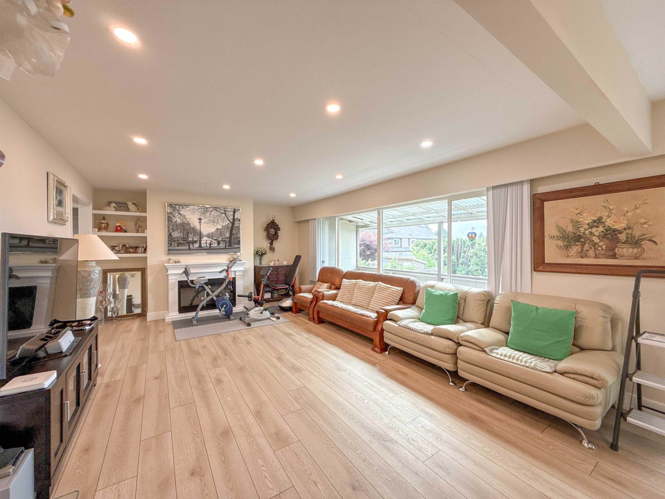 652 Shaw Avenue - Coquitlam West Single Family Residence for Sale, 5 Bedrooms (R3041287) #2