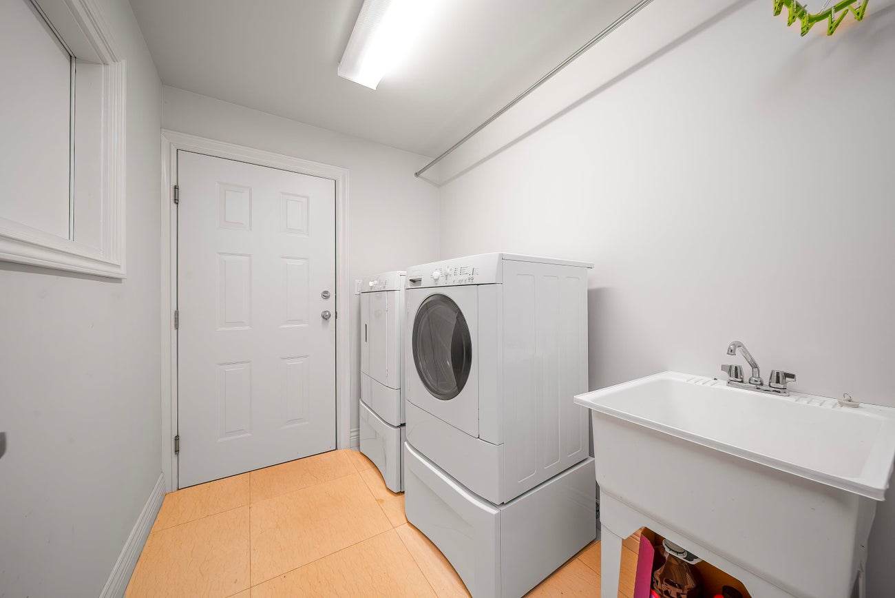 7353 Union Street - Simon Fraser Univer. Single Family Residence for Sale, 5 Bedrooms (R3042177)# - 27