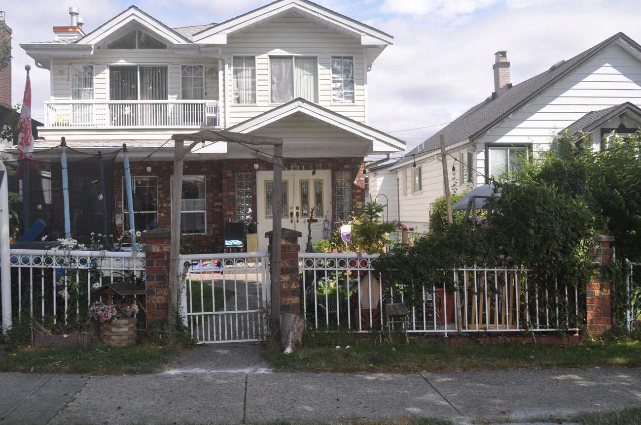 4231 Dundas Street - Vancouver Heights Single Family Residence for Sale, 5 Bedrooms (R3042305) #1