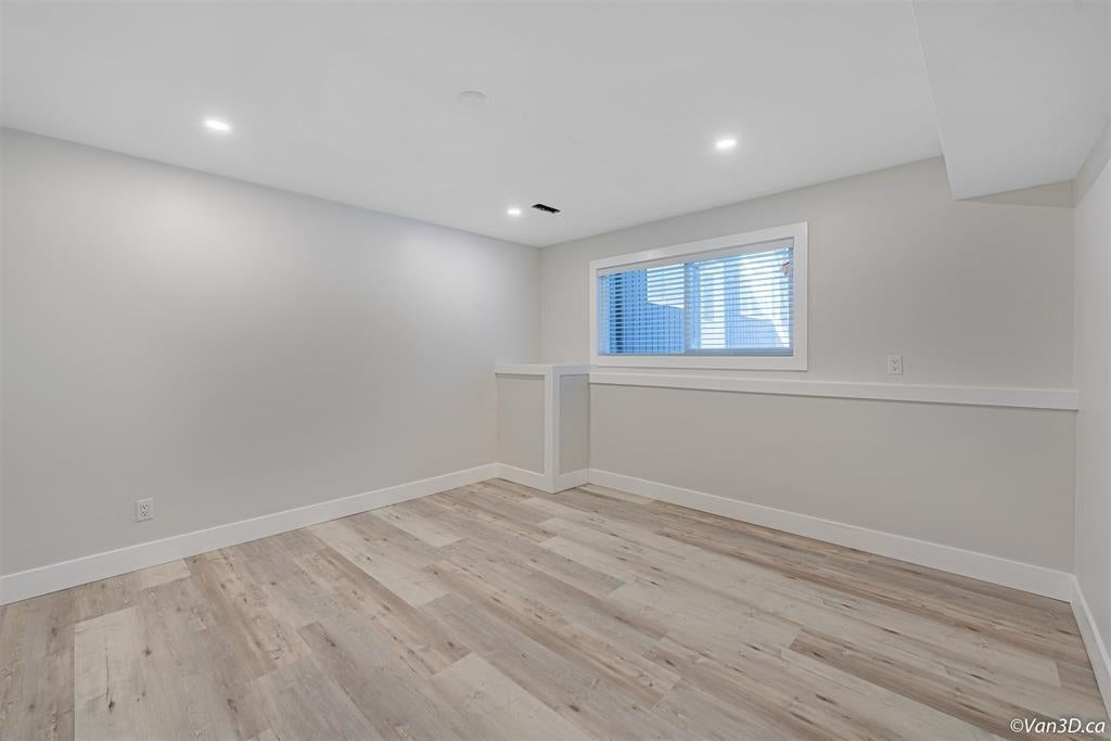 383 Laurentian Crescent - Central Coquitlam Single Family Residence for Sale, 7 Bedrooms (R3042373) #20