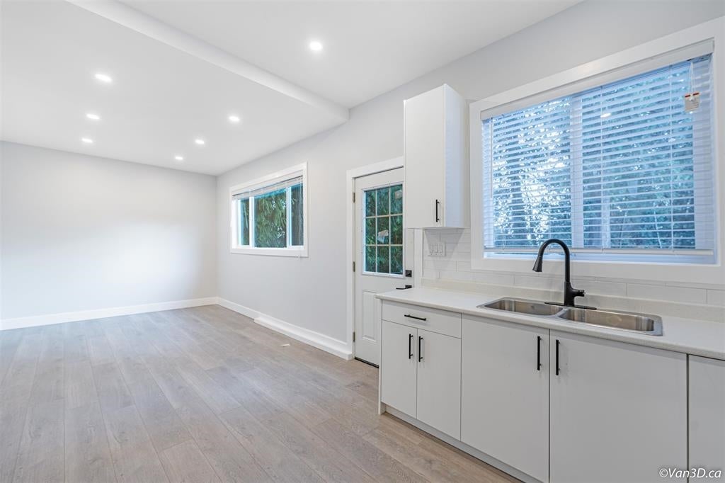 383 Laurentian Crescent - Central Coquitlam Single Family Residence for Sale, 7 Bedrooms (R3042373) #24