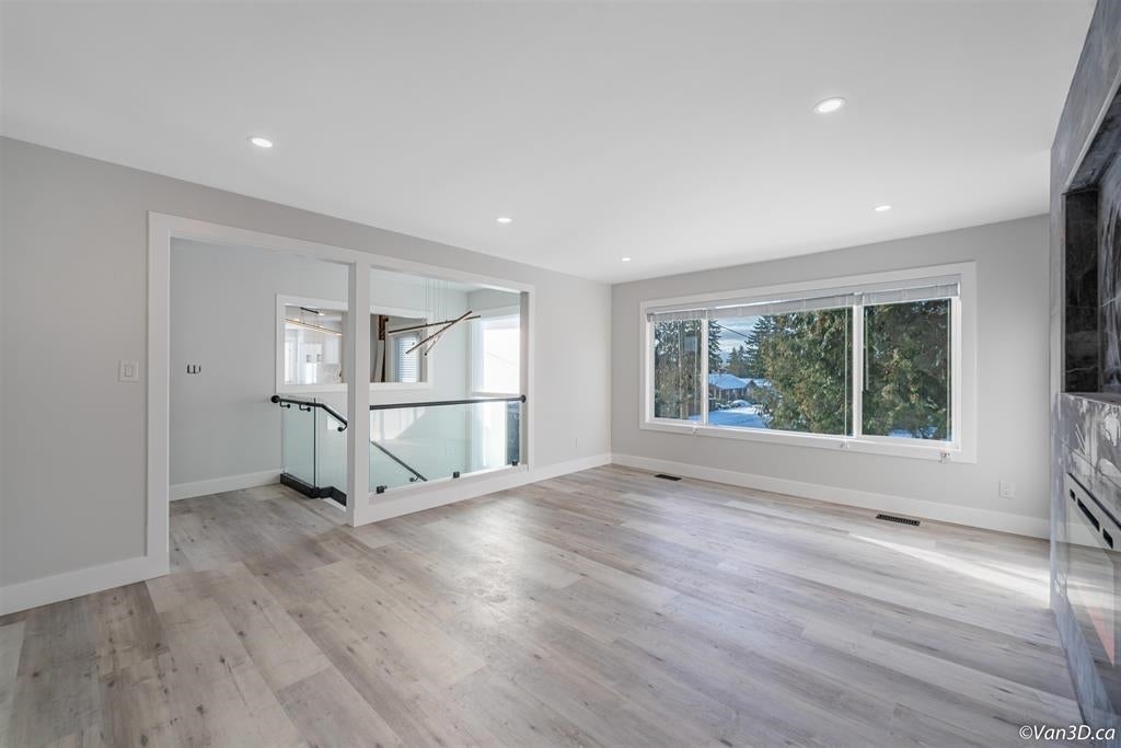 383 Laurentian Crescent - Central Coquitlam Single Family Residence for Sale, 7 Bedrooms (R3042373) #8