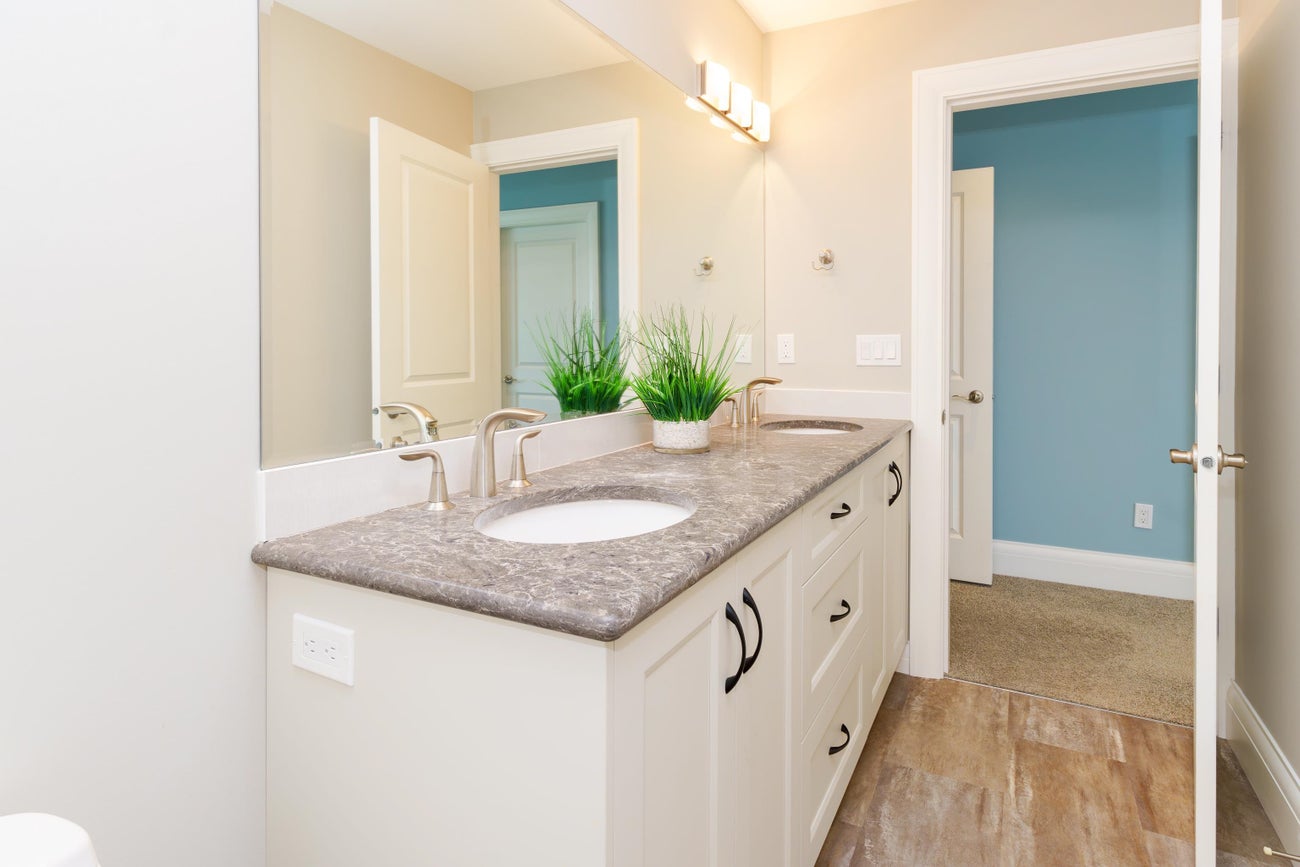 1055 Charland Avenue - Central Coquitlam Single Family Residence for Sale, 8 Bedrooms (R3042933) #26
