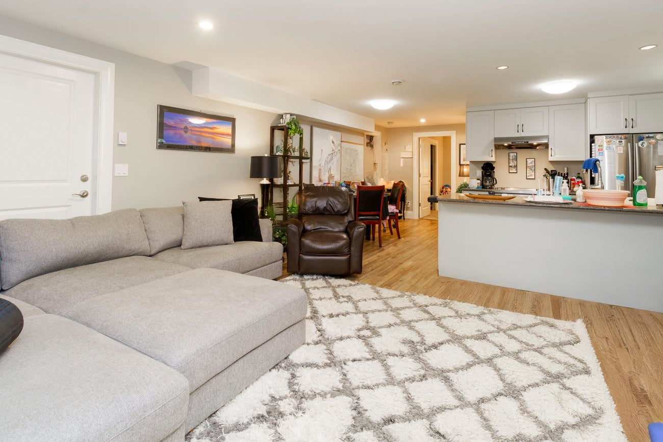 1055 Charland Avenue - Central Coquitlam Single Family Residence for Sale, 8 Bedrooms (R3042933) #30