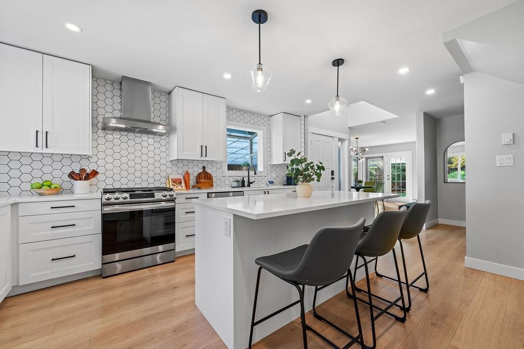 2507 Burian Drive - Coquitlam East Single Family Residence for Sale, 3 Bedrooms (R3043221) #1