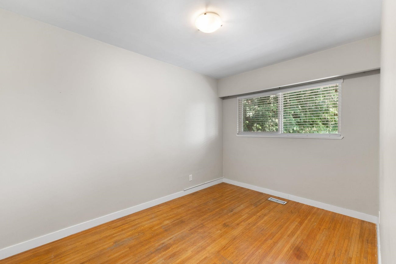 695 Newport Street - Central Coquitlam Single Family Residence for Sale, 4 Bedrooms (R3043379) #13