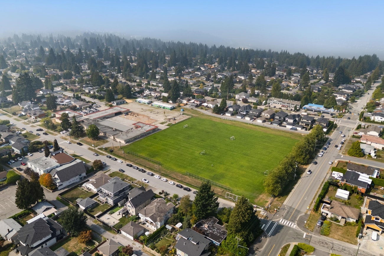 695 Newport Street - Central Coquitlam Single Family Residence for Sale, 4 Bedrooms (R3043379)# - 37