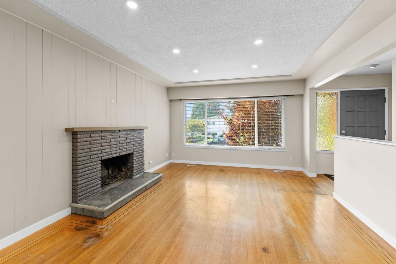 695 Newport Street - Central Coquitlam Single Family Residence for Sale, 4 Bedrooms (R3043379) #5