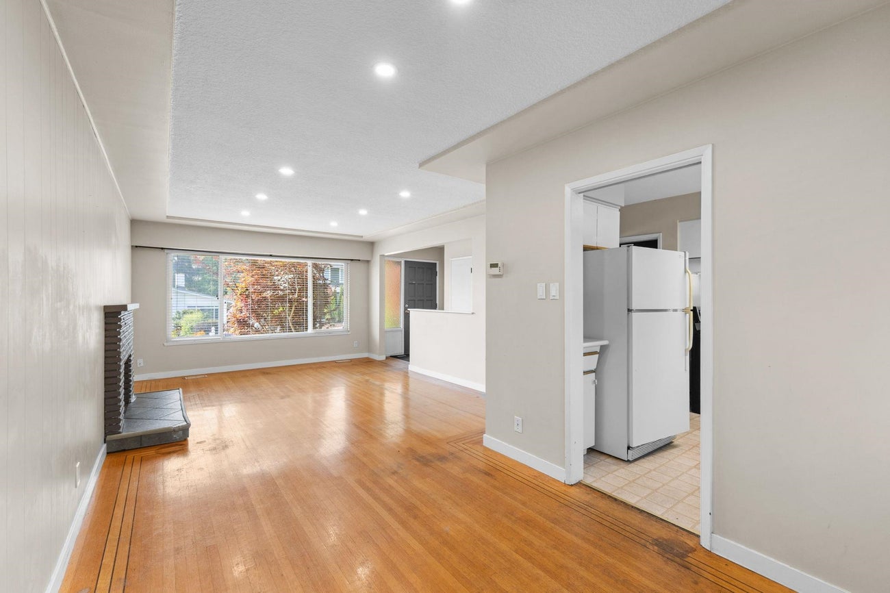 695 Newport Street - Central Coquitlam Single Family Residence for Sale, 4 Bedrooms (R3043379) #6