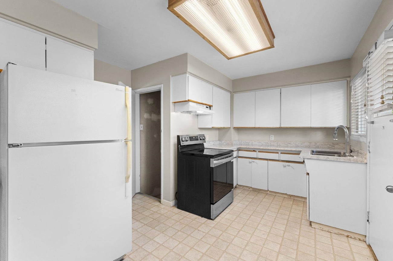 695 Newport Street - Central Coquitlam Single Family Residence for Sale, 4 Bedrooms (R3043379)# - 7