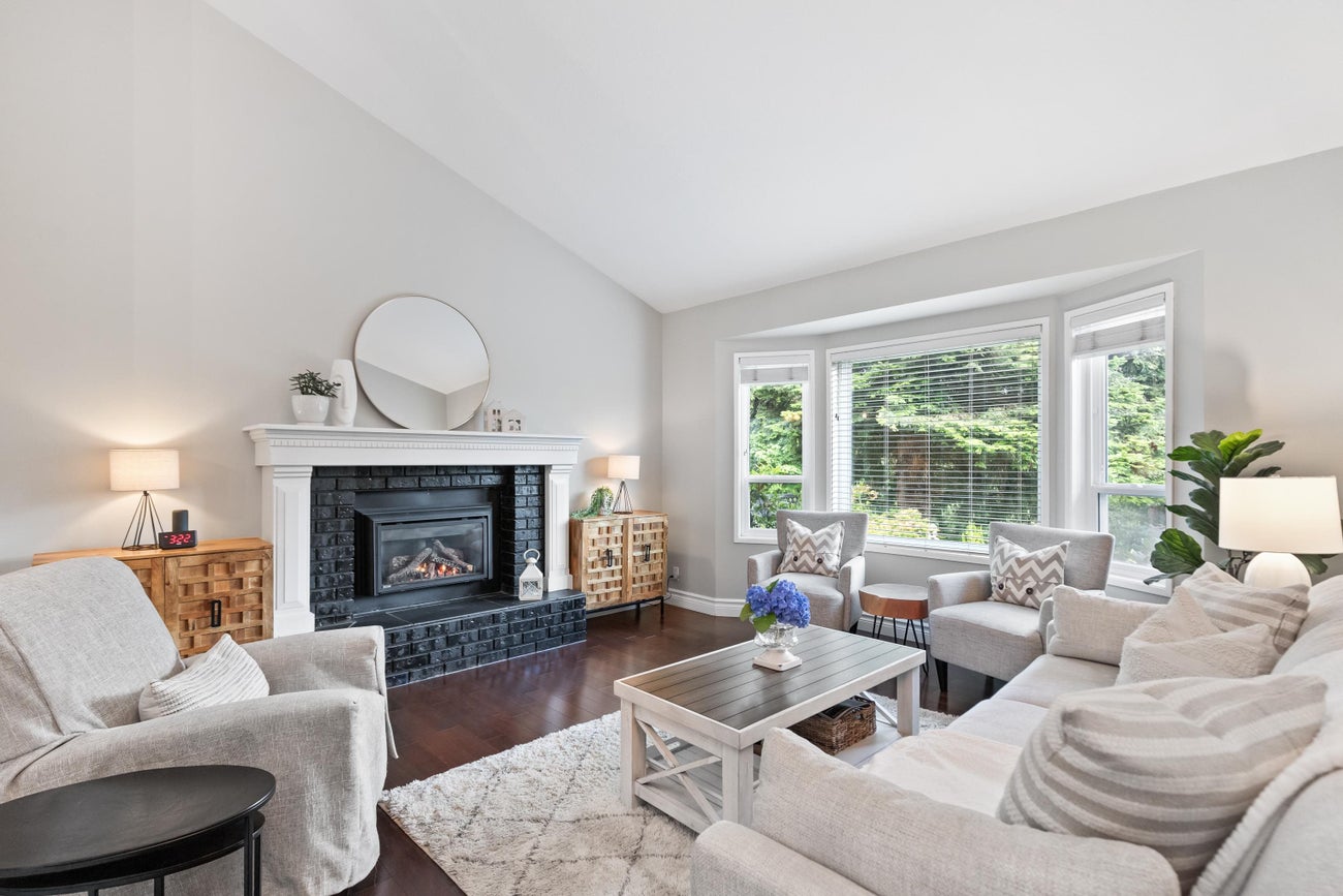 472 Riverview Crescent - Coquitlam East Single Family Residence for Sale, 3 Bedrooms (R3044174) #1