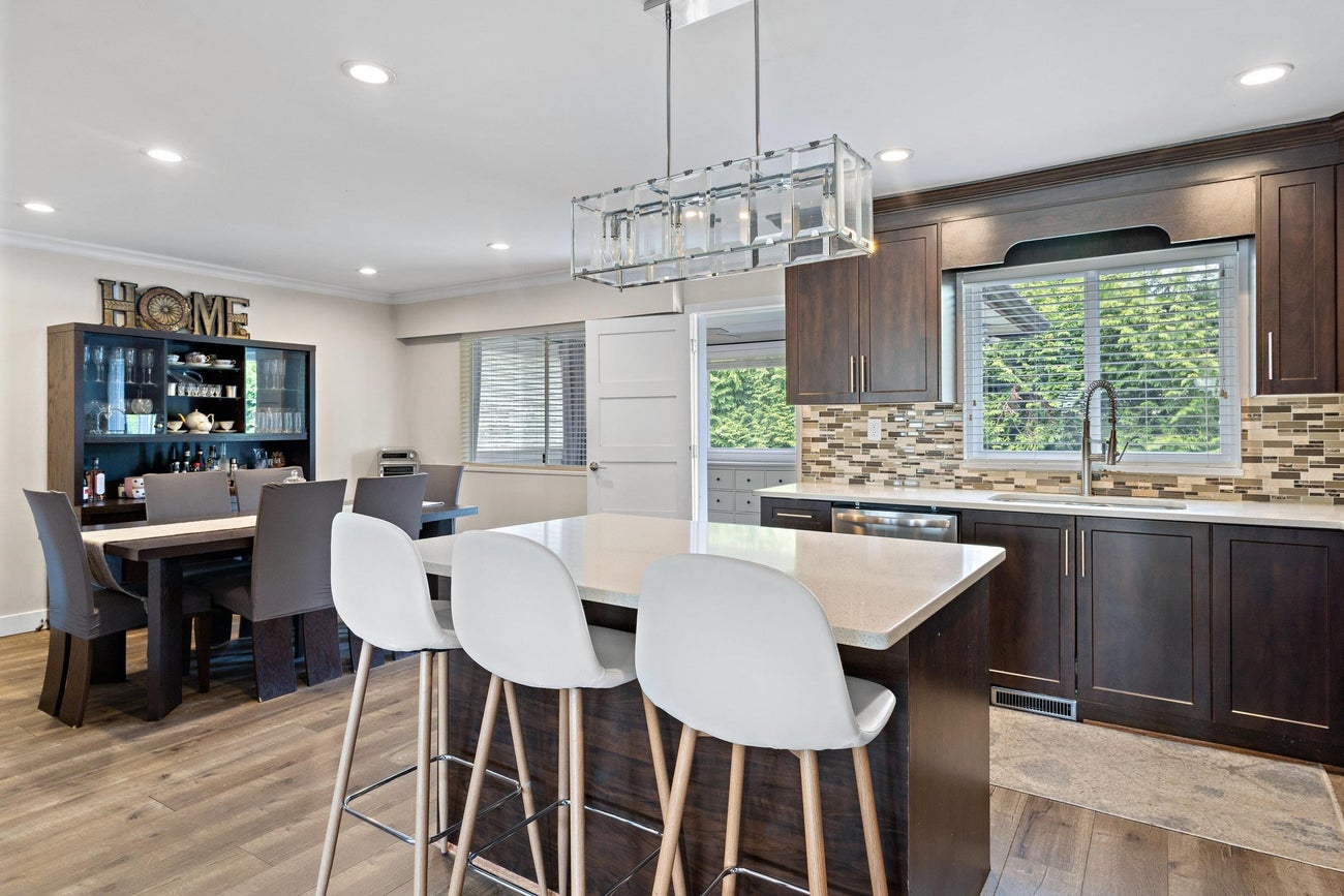 629 Thompson Avenue - Coquitlam West Single Family Residence for Sale, 6 Bedrooms (R3044311)# - 9