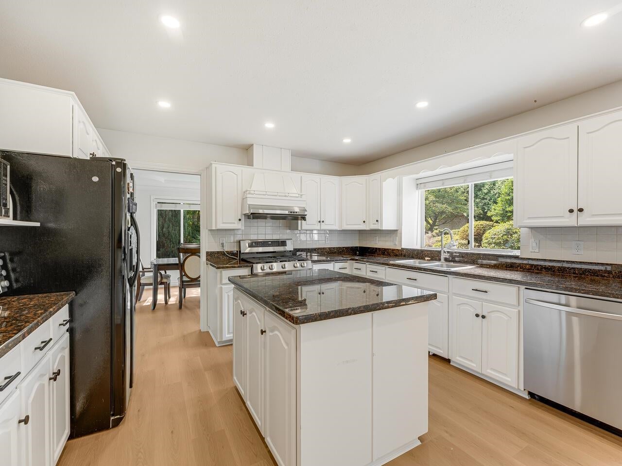 736 Clearwater Way - Coquitlam East Single Family Residence for Sale, 6 Bedrooms (R3044713) #12
