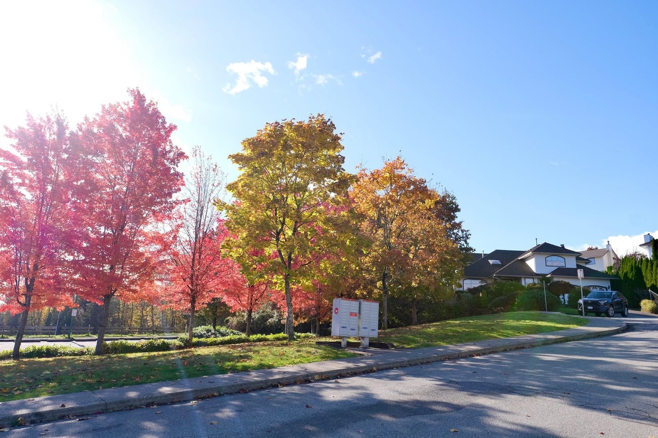 736 Clearwater Way - Coquitlam East Single Family Residence for Sale, 6 Bedrooms (R3044713)# - 37