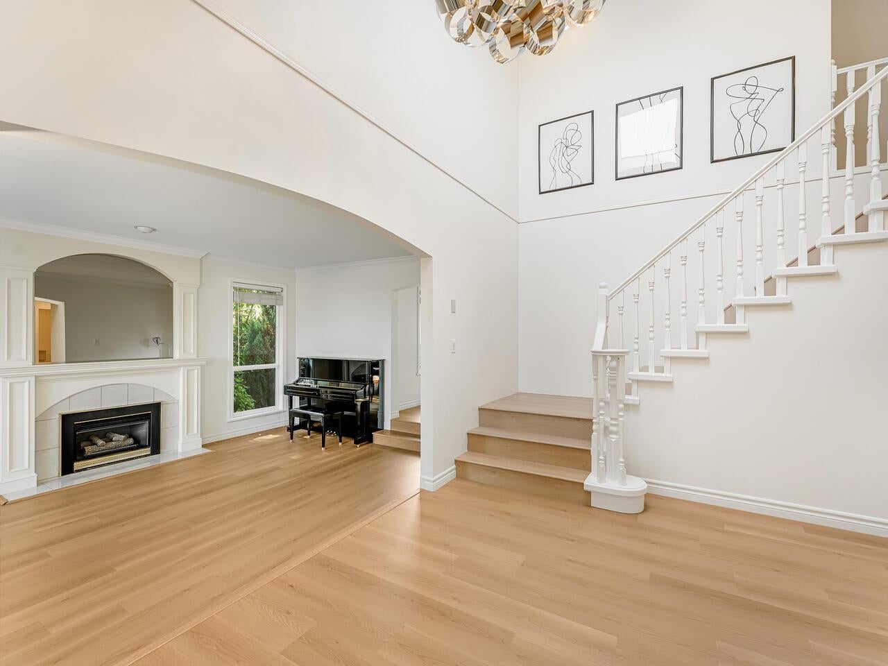 736 Clearwater Way - Coquitlam East Single Family Residence for Sale, 6 Bedrooms (R3044713) #8