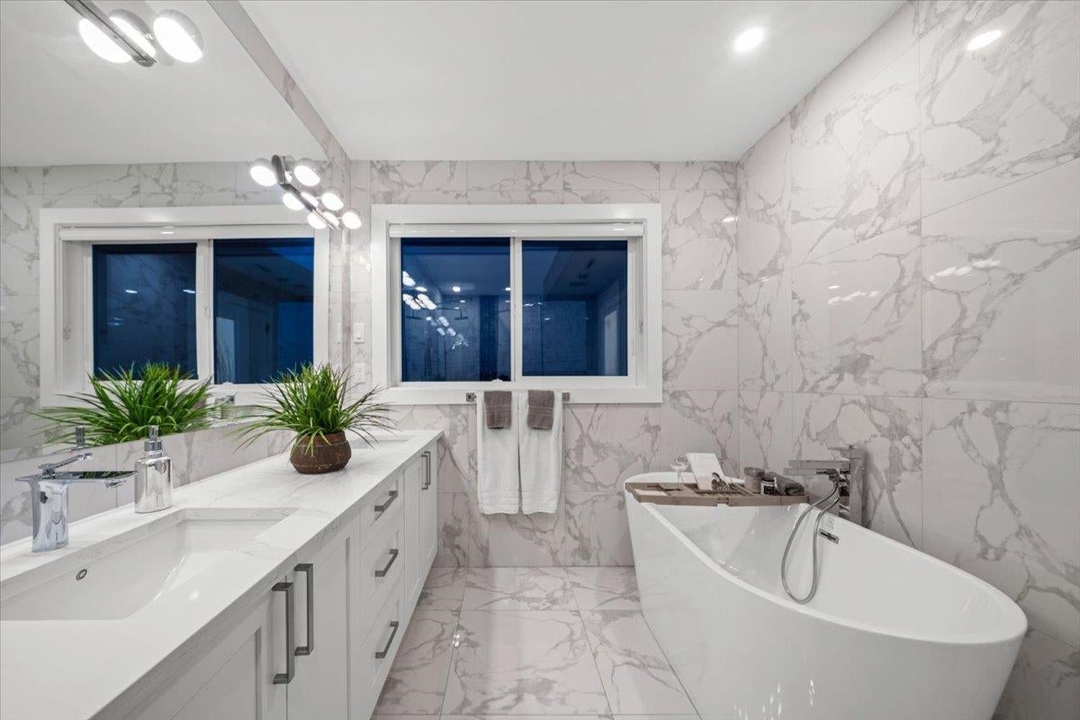 1041 Stewart Avenue - Maillardville Single Family Residence for Sale, 9 Bedrooms (R3045680)# - 20