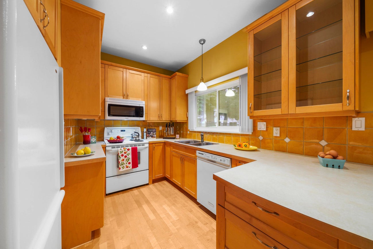 533 Ascot Street - Central Coquitlam Single Family Residence for Sale, 4 Bedrooms (R3045765)# - 11