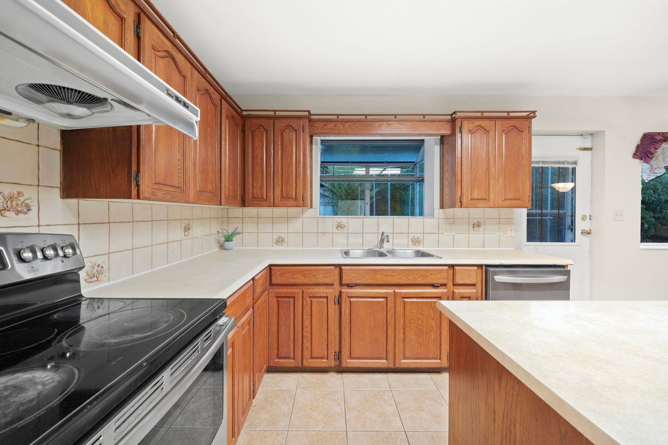 394 Hickey Drive - Coquitlam East Single Family Residence for Sale, 4 Bedrooms (R3045830) #16