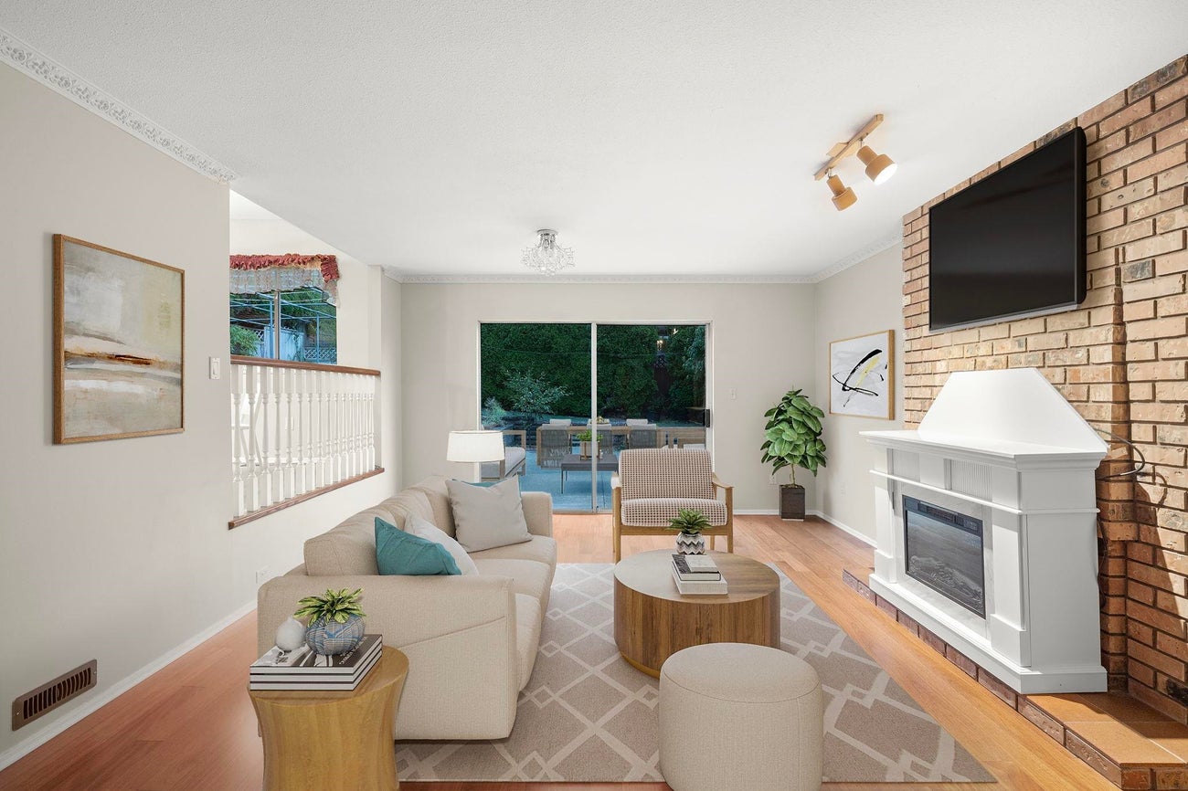 394 Hickey Drive - Coquitlam East Single Family Residence for Sale, 4 Bedrooms (R3045830) #17