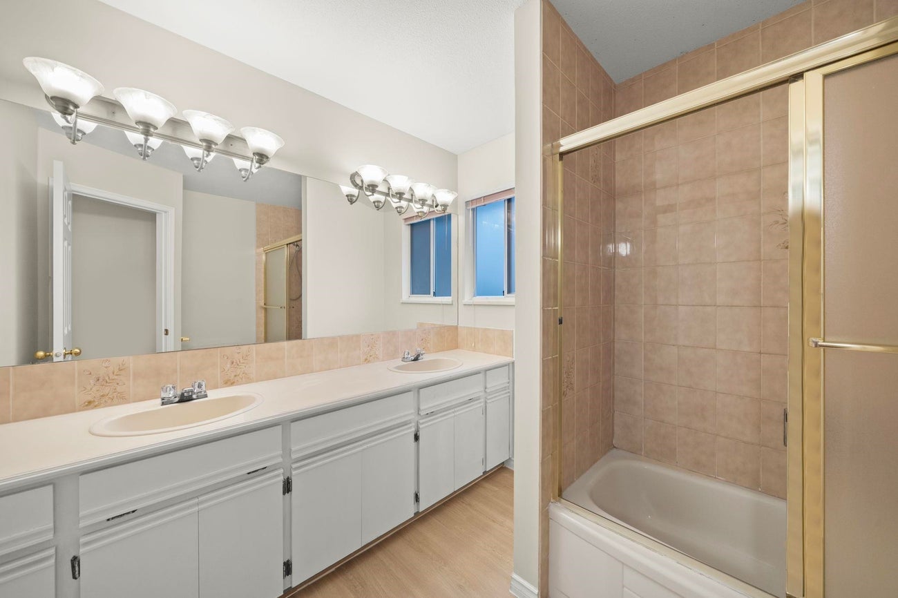 394 Hickey Drive - Coquitlam East Single Family Residence for Sale, 4 Bedrooms (R3045830) #25