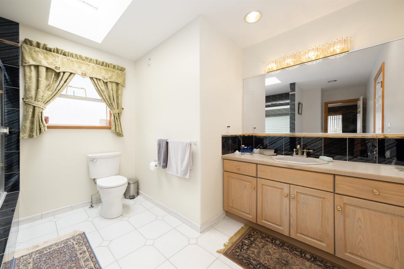 2248 Sicamous Avenue - Coquitlam East Single Family Residence for Sale, 7 Bedrooms (R3046229)# - 31