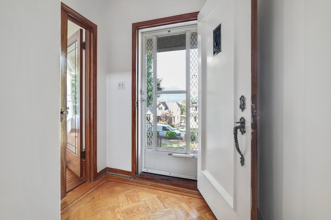 3746 Edinburgh Street - Vancouver Heights Single Family Residence for Sale, 3 Bedrooms (R3046732) #8